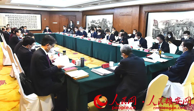 雄安新區(qū)代表團(tuán)審議省人大常委會(huì)和省法院省檢察院工作報(bào)告。劉向陽(yáng)攝