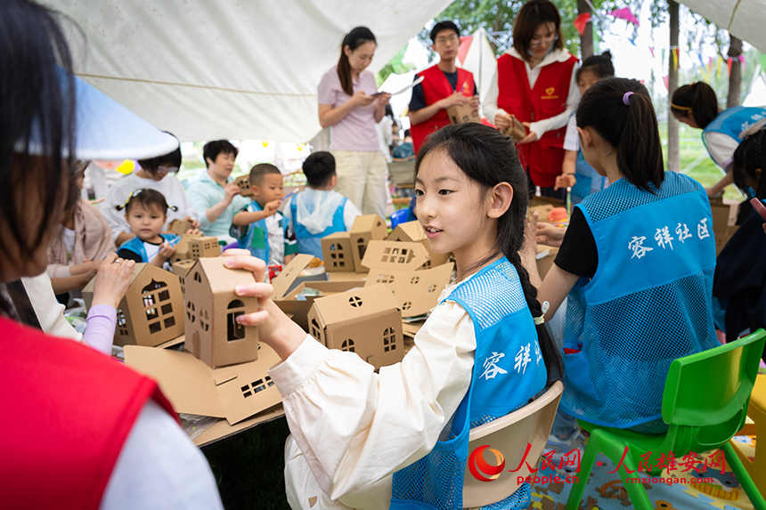 容城縣容祥社區(qū)聯(lián)合多家單位共同舉辦“六一”研學(xué)主題活動(dòng)。薛志勇攝